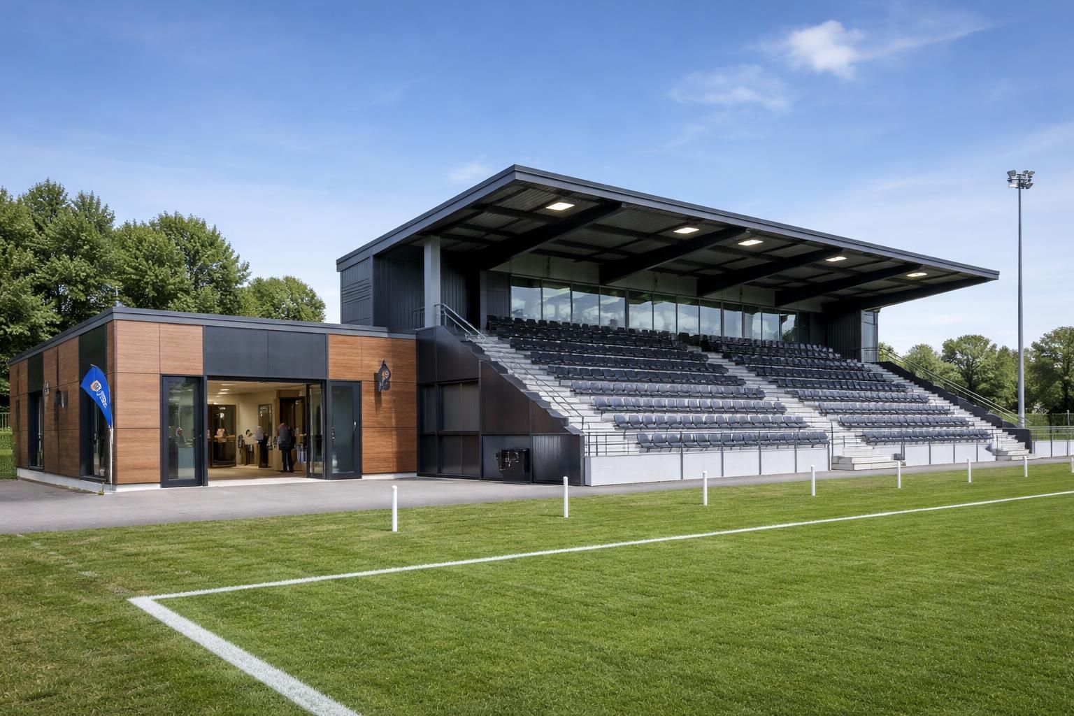 découvrez notre gamme d'équipements professionnels pour clubs sportifs, incluant des vestiaires modulaires pratiques et des gradins homologués ffr, alliant confort et sécurité pour vos installations.